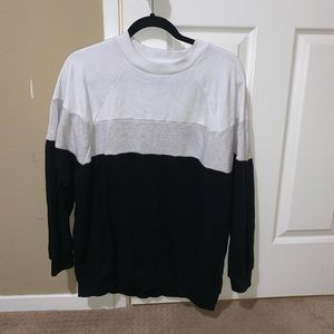 AMERICAN EAGLE SWEATER